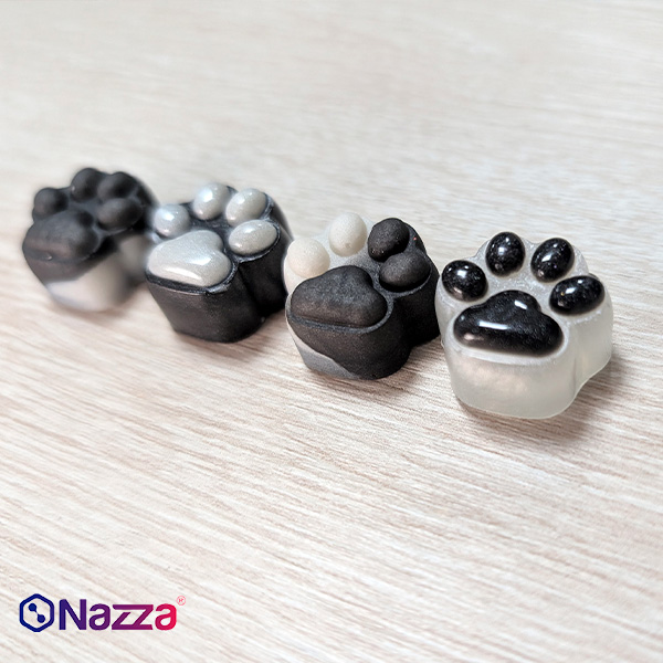 Piezas decorativas de resina epoxi con forma de huella, realizadas con moldes de silicona